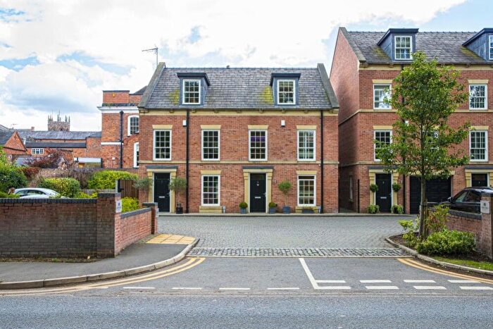 3 Bedroom Town House To Rent In Crown Green Court Waterlode, Nantwich, Cheshire, CW5