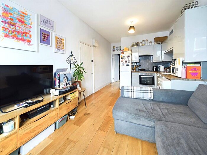 1 Bedroom Flat To Rent In Carisbrooke Road, Walthamstow, London, E17