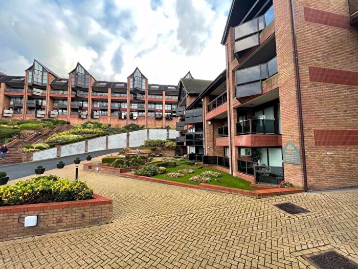 2 Bedroom Flat To Rent In Esplanade, Rochester, ME1