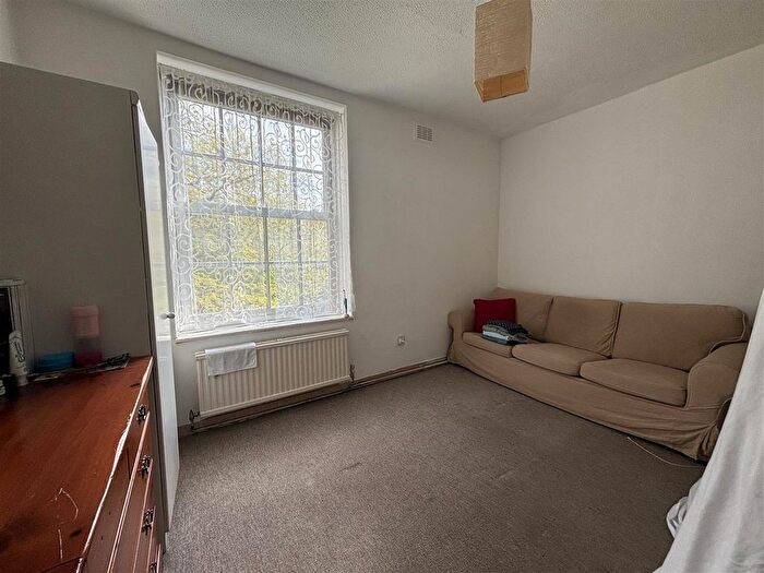 2 Bedroom Flat To Rent In Seldon House, Stewarts Road, SW8
