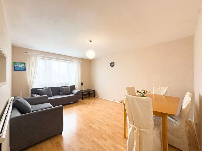 1 Bedroom Flat To Rent In Essoldo Way, Edgware, HA8
