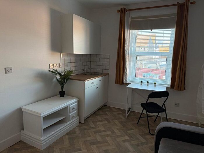 1 Bedroom Flat To Rent In Lytton Road, Bournemouth, BH1