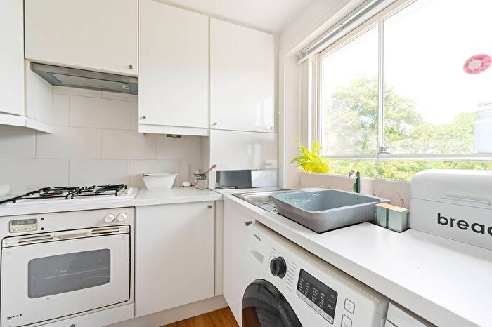 2 Bedroom Flat For Sale In Onslow Gardens, South Kensington, London, SW7