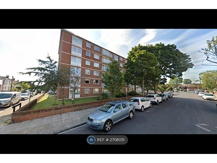 2 Bedroom Flat To Rent In Heatherley Court, Southsea, PO5
