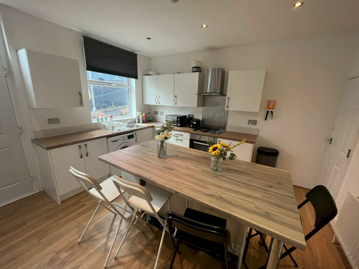 4 Bedroom Terraced House To Rent In Wetherby Grove, Leeds, West Yorkshire, LS4