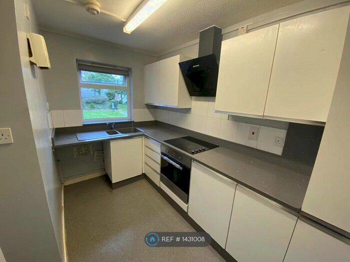 2 Bedroom Flat To Rent In The Furlong, Wednesbury, WS10