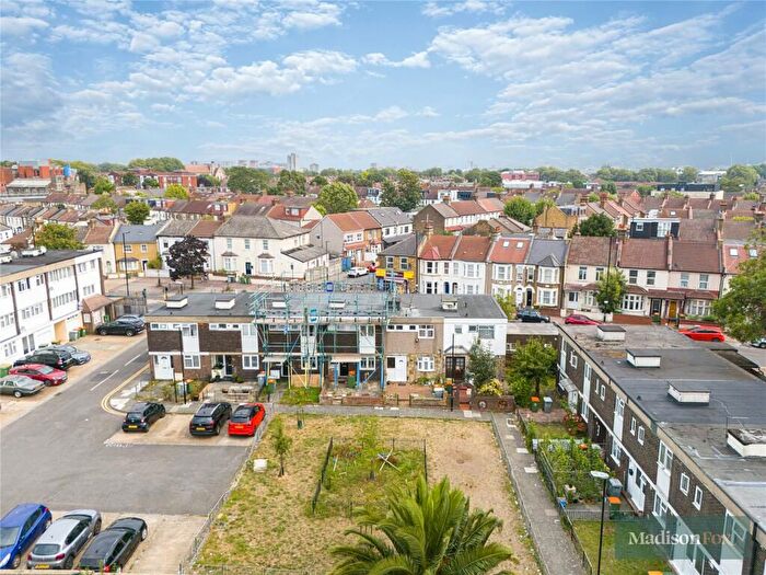 3 Bedroom Terraced House For Sale In Seaton Close, London, E13