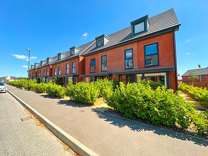 3 Bedroom Property To Rent In Drovers Lane, Chichester, PO19