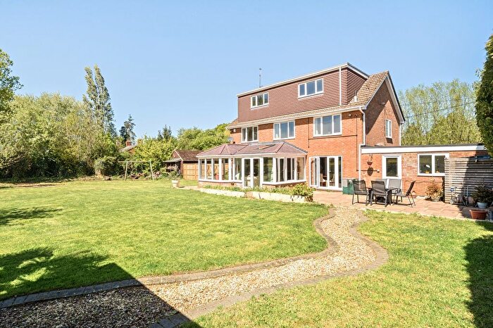 5 Bedroom Detached House For Sale In Spanish Green, Hook, RG27