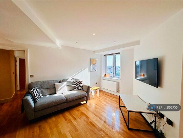 2 Bedroom Flat To Rent In Swanfield Road, Hertfordshire, EN8