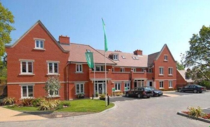 2 Bedroom Flat To Rent In Sandy Lane, Woking, Surrey, GU22