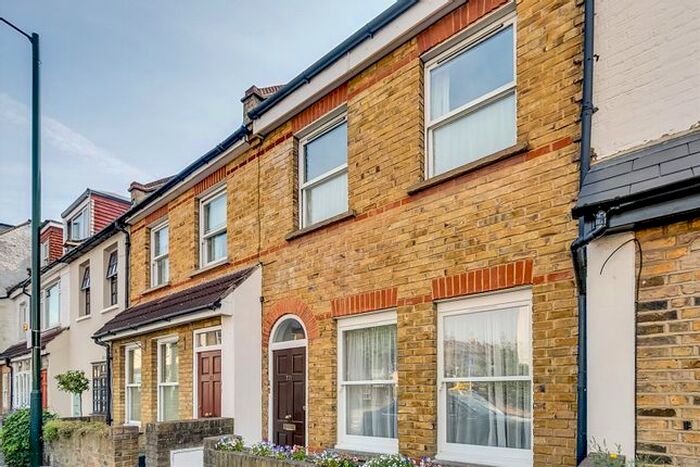 2 Bedroom Flat To Rent In Sandycombe Road, Richmond, TW9