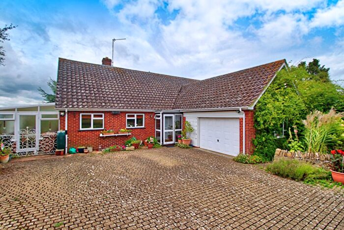 4 Bedroom Detached Bungalow For Sale In Great Comberton, Pershore, WR10