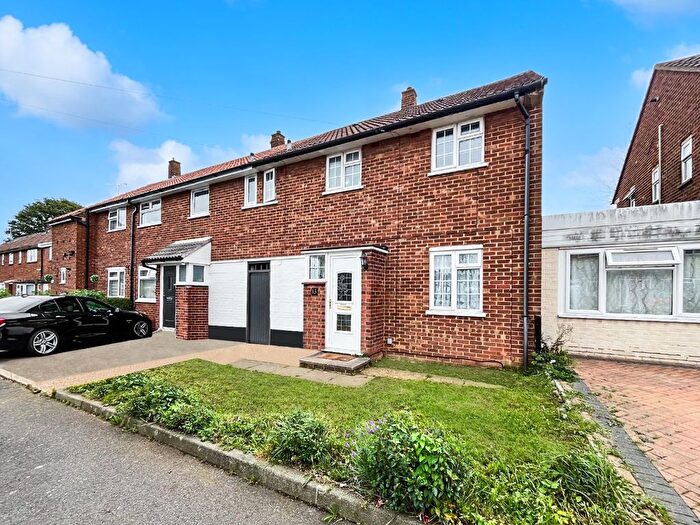 3 Bedroom End Of Terrace House For Sale In Littlefield Road, Luton, Bedfordshire, LU2