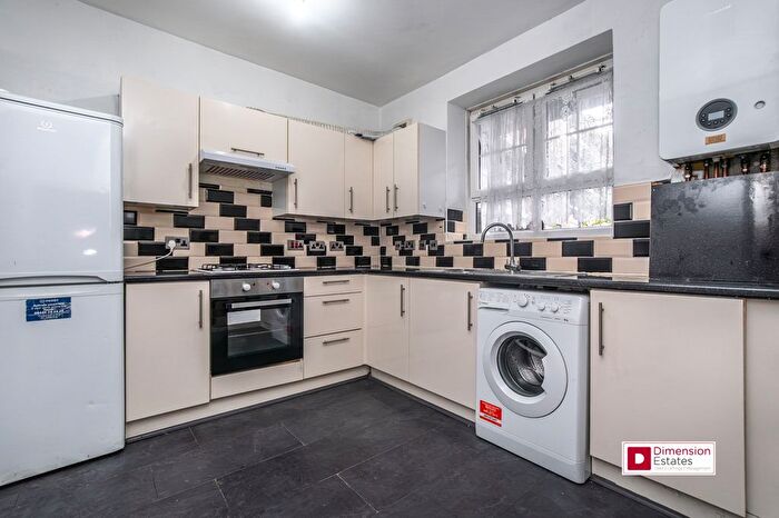 3 Bedroom Flat To Rent In Hackney Downs, Hackney, London, E8