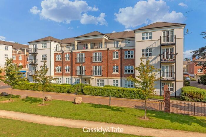 2 Bedroom Flat To Rent In Stewart Court, Colnhurst Road, Watford, WD17