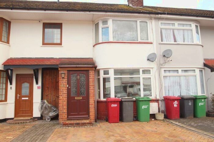 3 Bedroom House To Rent In Lewins Way, Cippenham, SL1