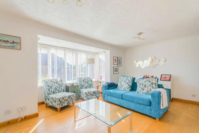 1 Bedroom Flat To Rent In Linwood Close, Denmark Hill, London, SE5