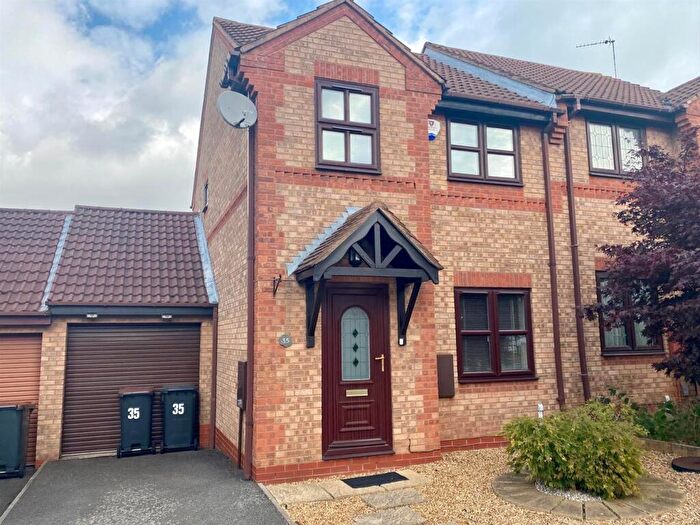 3 Bedroom Semi-Detached House To Rent In Gold Close, Maple Park, Nuneaton, CV11