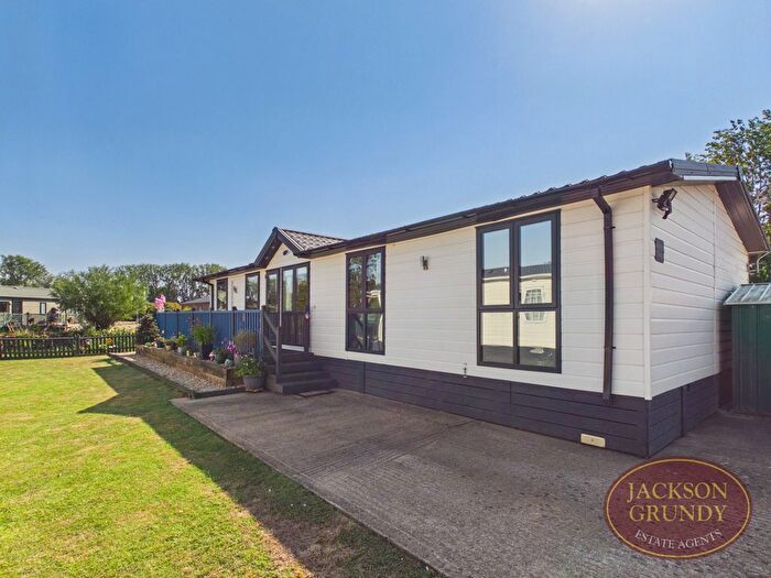 3 Bedroom Lodge For Sale In Crow Lane, Northampton, NN3