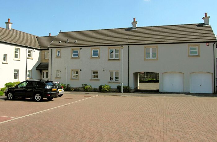 2 Bedroom Flat To Rent In Meadow Rise, Newton Mearns, G77