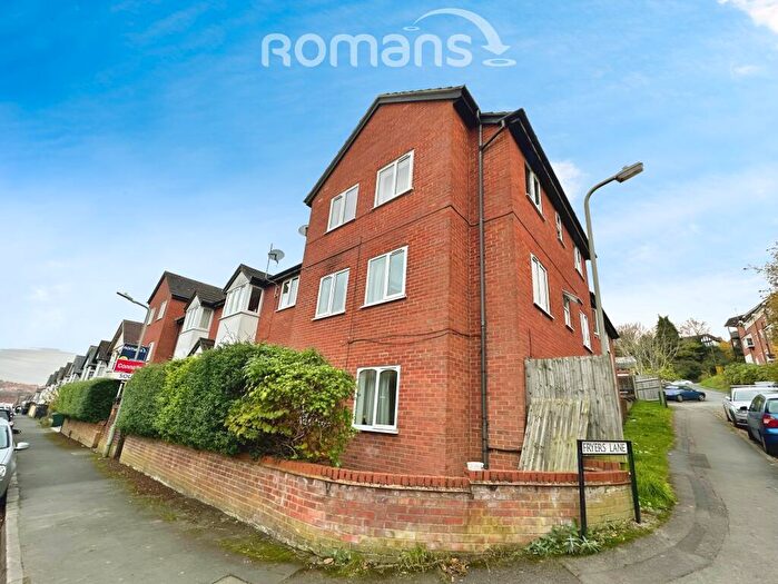 2 Bedroom Apartment To Rent In Abercromby Avenue, HP12