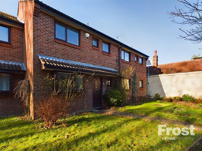 3 Bedroom Detached House To Rent In Bishops Orchard, Farnham Royal, Slough, Buckinghamshire, SL2