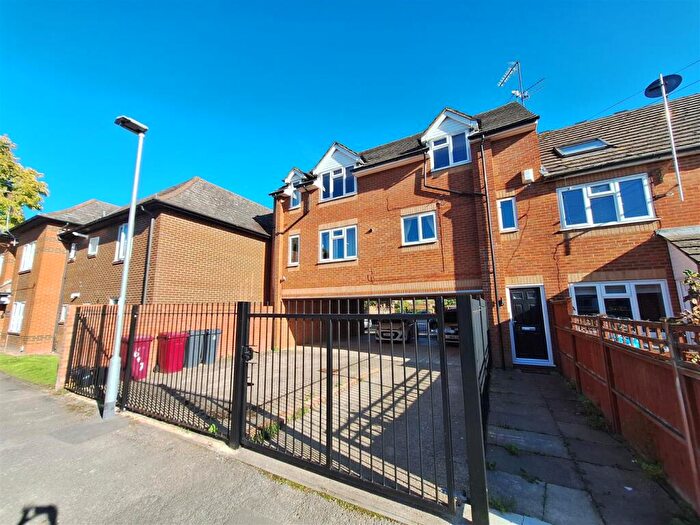 2 Bedroom Flat To Rent In Grayling Court, RG1