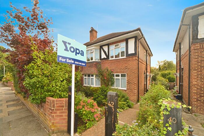 2 Bedroom Maisonette For Sale In Mill Vale, Bromley, BR2