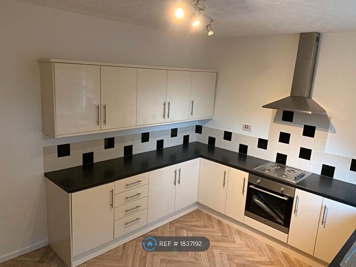 2 Bedroom Terraced House To Rent In Doncaster Road, Wakefield, WF4