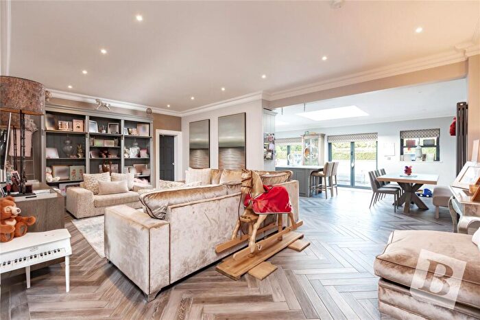 3 Bedroom Link Detached House To Rent In Colmar Farm, Weald Park Way, Brentwood, CM14