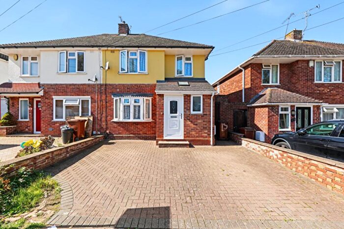 3 Bedroom Semi-Detached House For Sale In Bendon Way, Rainham Guide Price £, - £, ME8