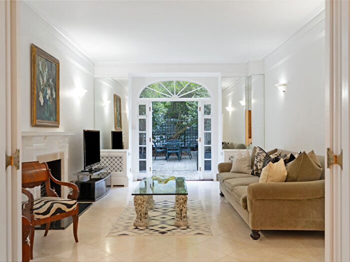 4 Bedroom Flat To Rent In Basil Street, London, SW3