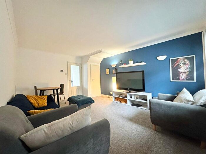 2 Bedroom House For Sale In Chapel Street, Tiverton, EX16