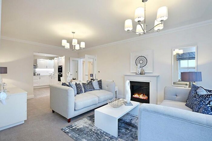 2 Bedroom Apartment For Sale In Hatch Lane, Windsor, SL4