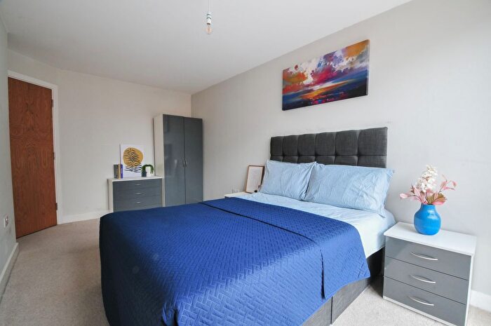 2 Bedroom Flat To Rent In Bed Apartment - Bridgewater Point, Salford, M5