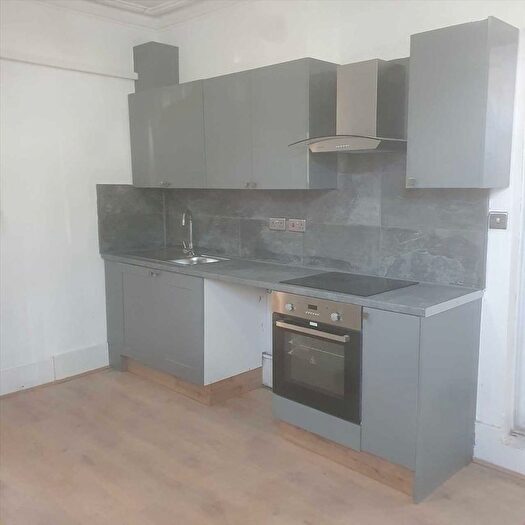 1 Bedroom Flat To Rent In Coleridge Road, London, N12