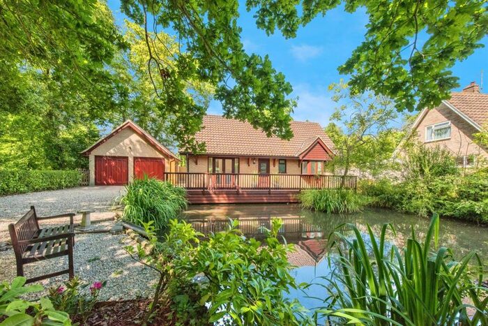 4 Bedroom Bungalow For Sale In Conyers Way, Great Barton, Bury St. Edmunds, IP31