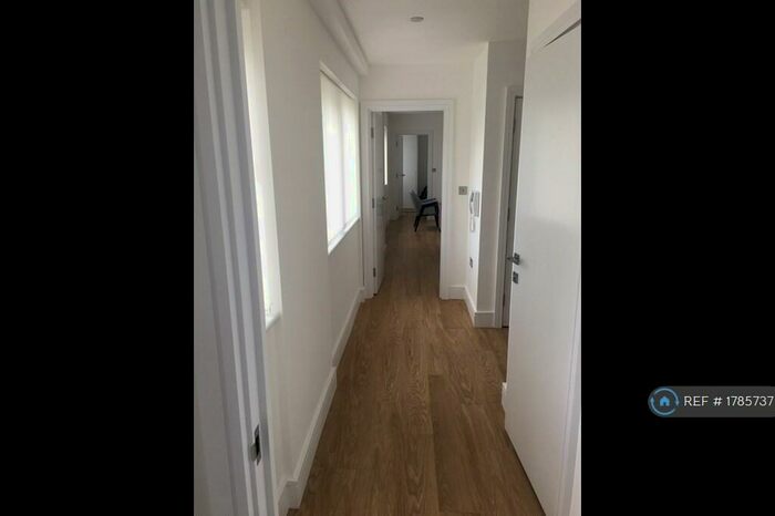 2 Bedroom Flat To Rent In Arrowhead House, Luton, LU4