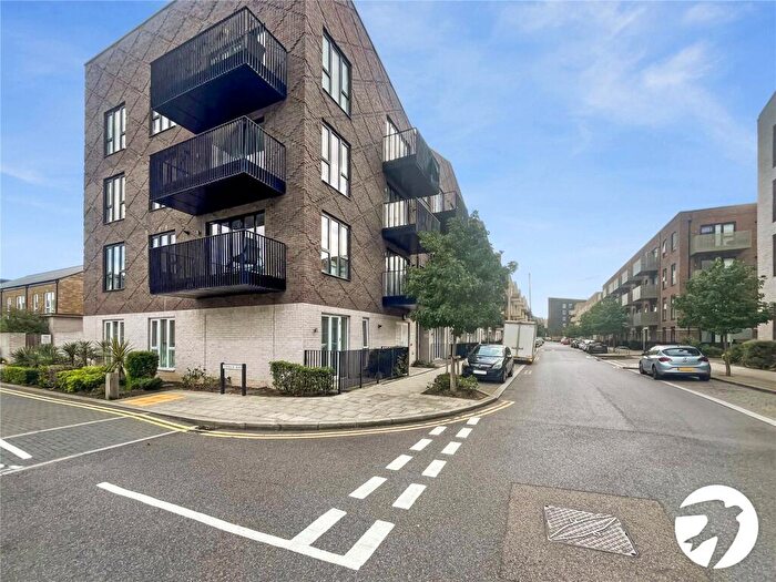 2 Bedroom Flat To Rent In Corys Road, Rochester, Kent, ME1