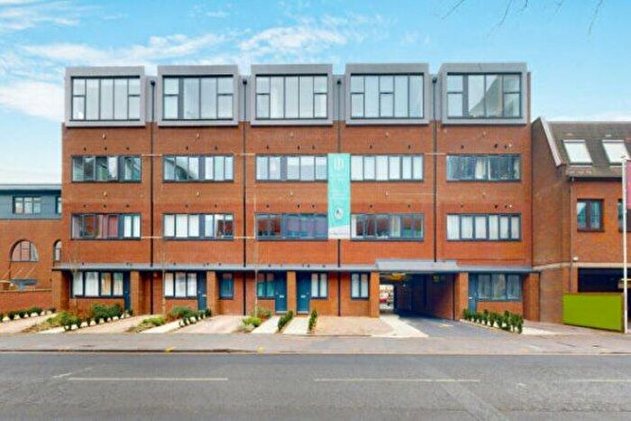 1 Bedroom Flat To Rent In Chertsey Road, Woking, GU21