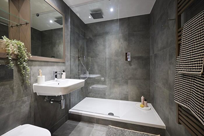 2 Bedroom Apartment To Rent In Hove Central, Boulevard Place Hove, BN3