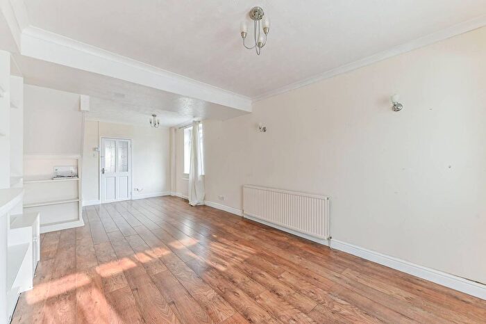 2 Bedroom Property To Rent In Cuthbert Road, Central Croydon, Croydon, CR0