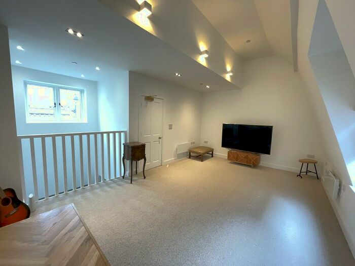 3 Bedroom Town House To Rent In South King Street, Manchester, M2