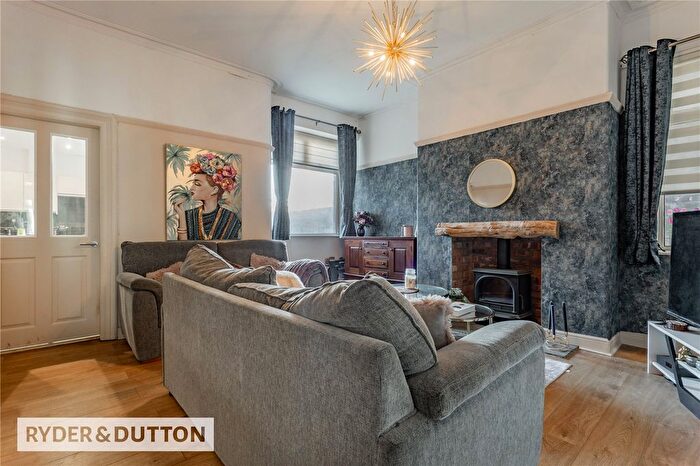 4 Bedroom Semi-detached House For Sale In Rochdale Road, Middleton, Manchester, M24