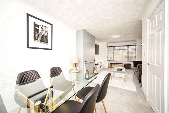 3 Bedroom Semi Detached House To Rent In Windmill Street, Rochester, Kent, ME2