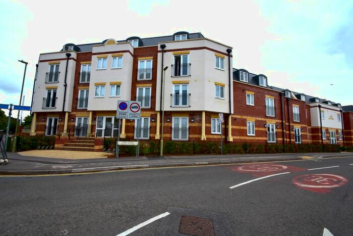 2 Bedroom Flat To Rent In New Lane, Havant, PO9