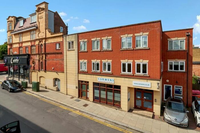 2 Bedroom Flat To Rent In High Road, North Finchley, N12