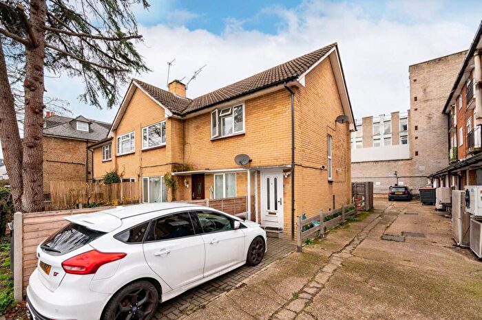 3 Bedroom Maisonette For Sale In Acacia Grove, New Malden, KT3