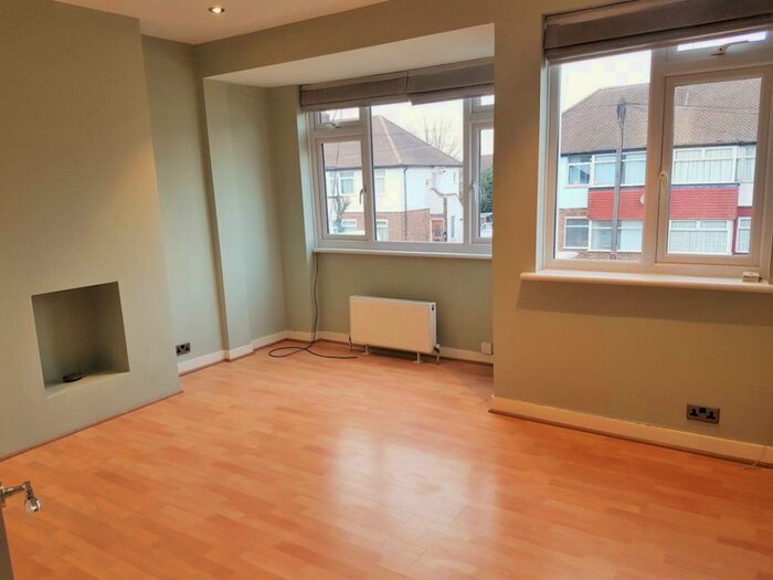 2 Bedroom Maisonette To Rent In Stainton Road, Enfield, EN3